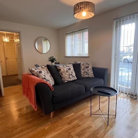 At Home In The City Serviced Apartments Newport Exterior foto